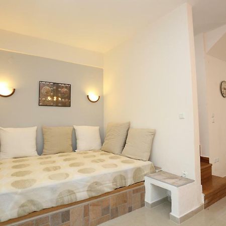 Villa Argo 3 - Beachfront, Big Gardens, Location! 佩科霍里 外观 照片