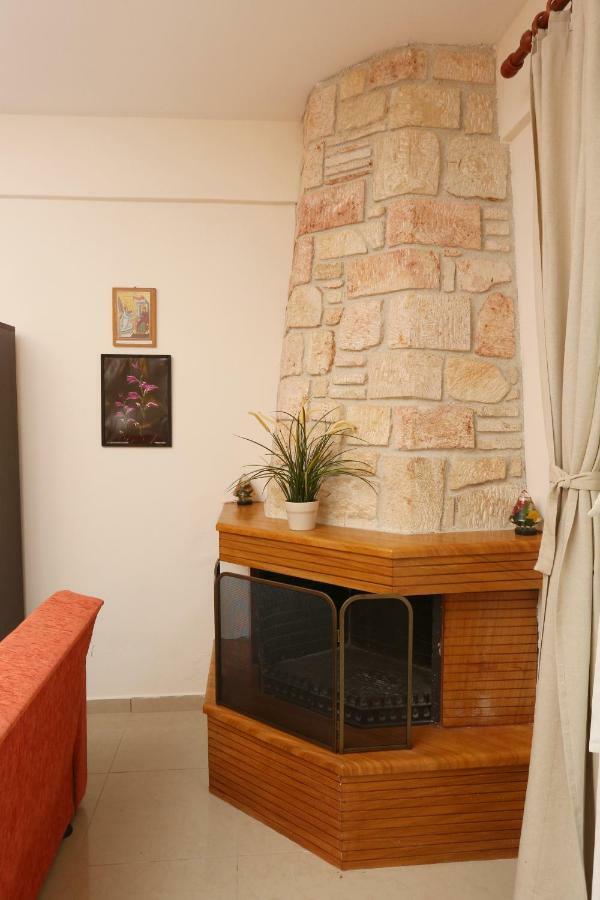 Villa Argo 3 - Beachfront, Big Gardens, Location! 佩科霍里 外观 照片