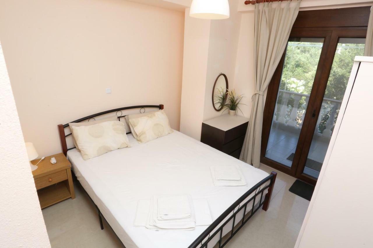 Villa Argo 3 - Beachfront, Big Gardens, Location! 佩科霍里 外观 照片