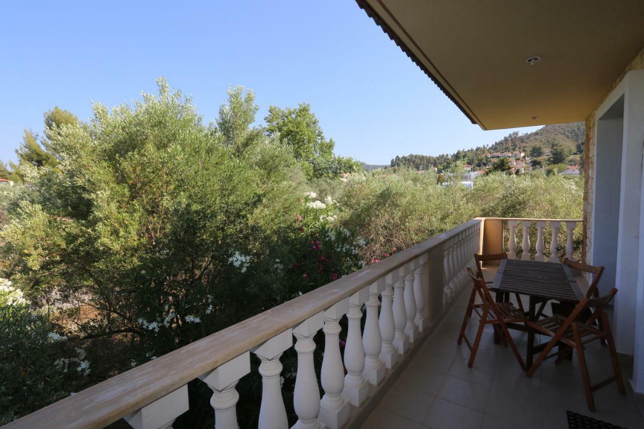 Villa Argo 3 - Beachfront, Big Gardens, Location! 佩科霍里 外观 照片