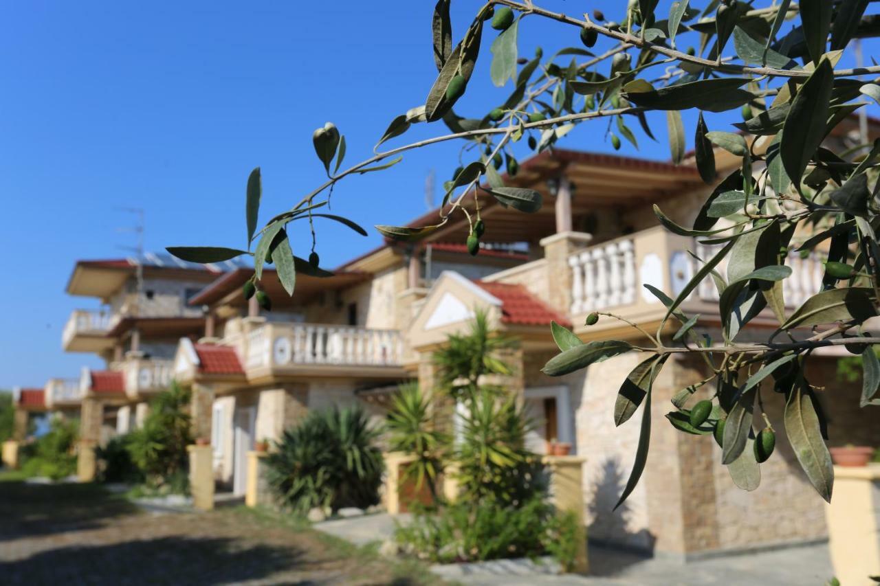 Villa Argo 3 - Beachfront, Big Gardens, Location! 佩科霍里 外观 照片