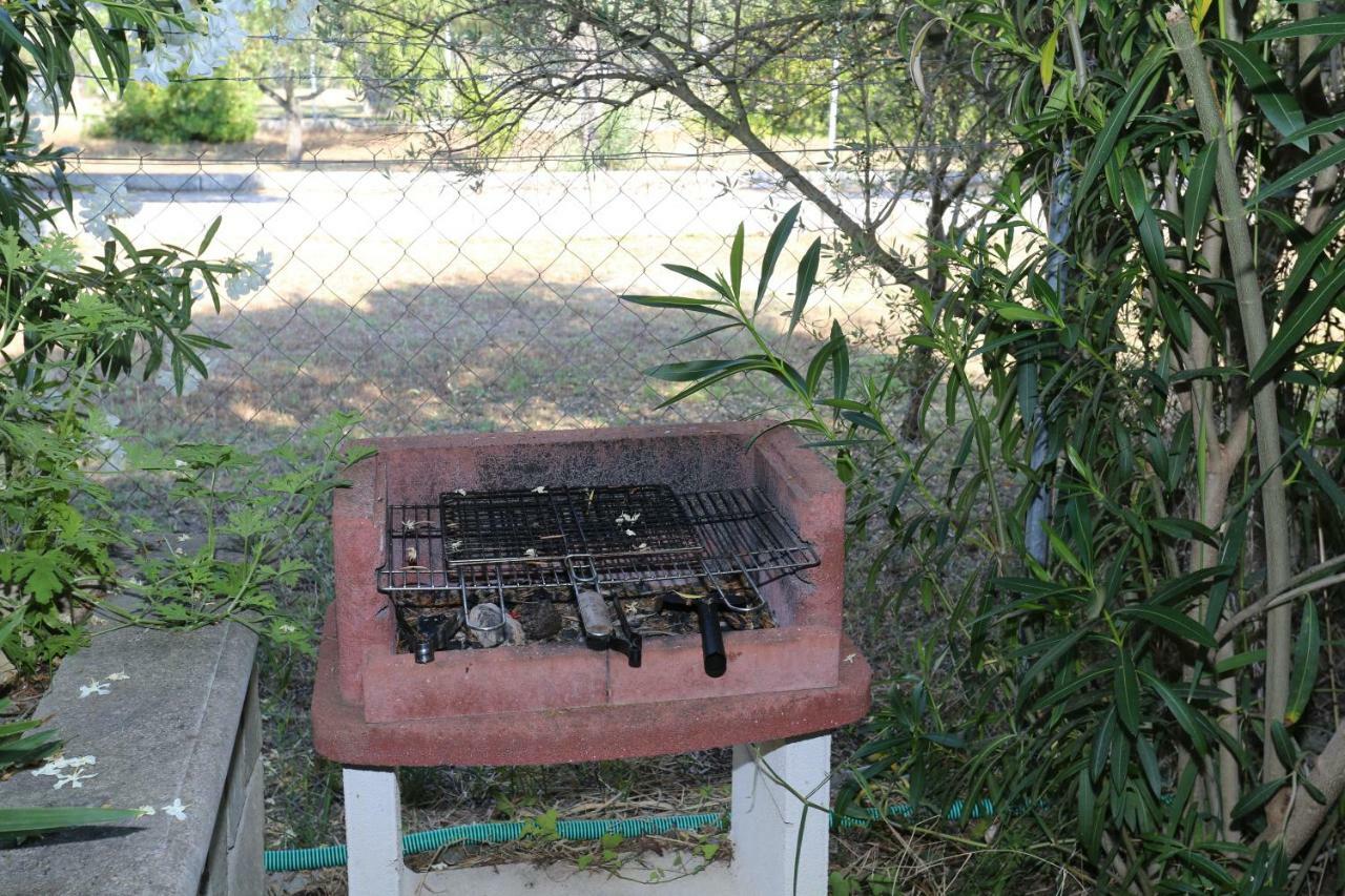 Villa Argo 3 - Beachfront, Big Gardens, Location! 佩科霍里 外观 照片