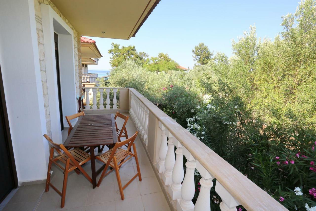 Villa Argo 3 - Beachfront, Big Gardens, Location! 佩科霍里 外观 照片
