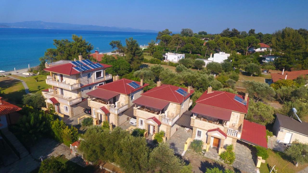 Villa Argo 3 - Beachfront, Big Gardens, Location! 佩科霍里 外观 照片