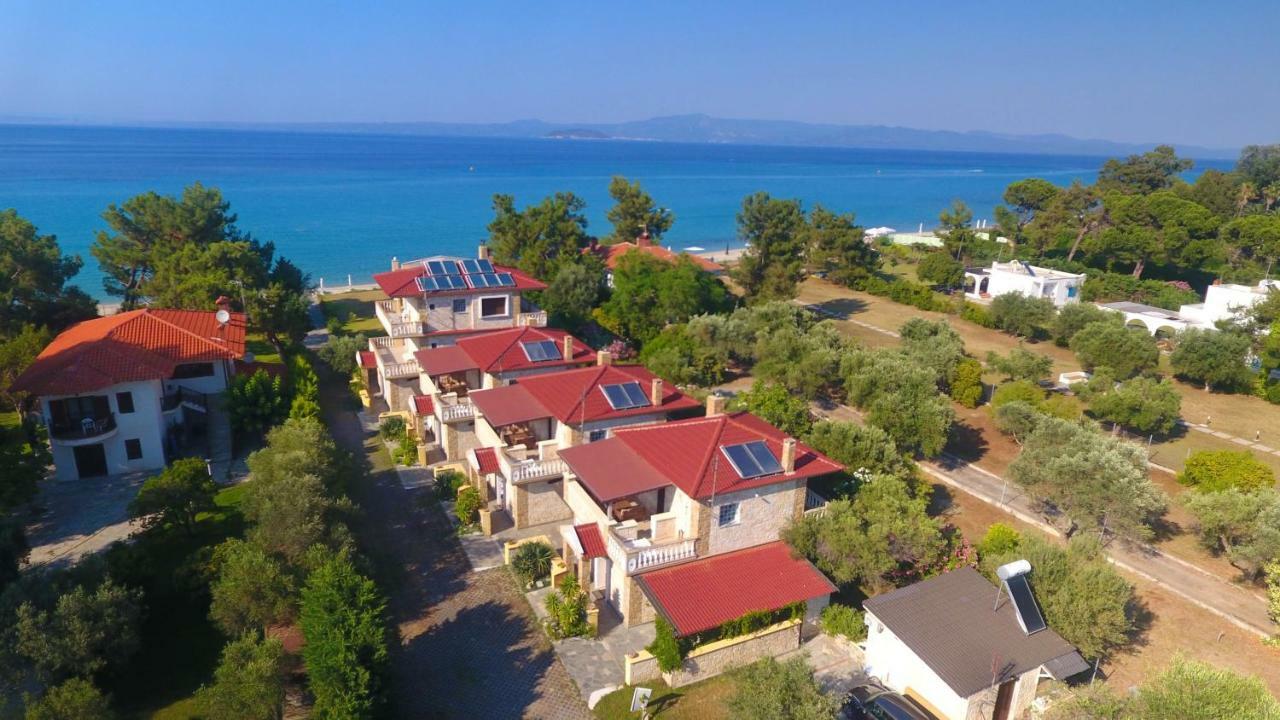 Villa Argo 3 - Beachfront, Big Gardens, Location! 佩科霍里 外观 照片