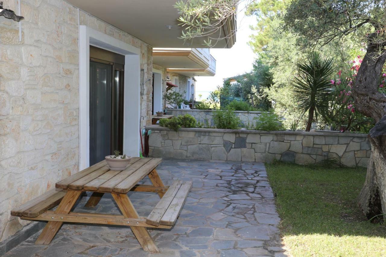 Villa Argo 3 - Beachfront, Big Gardens, Location! 佩科霍里 外观 照片
