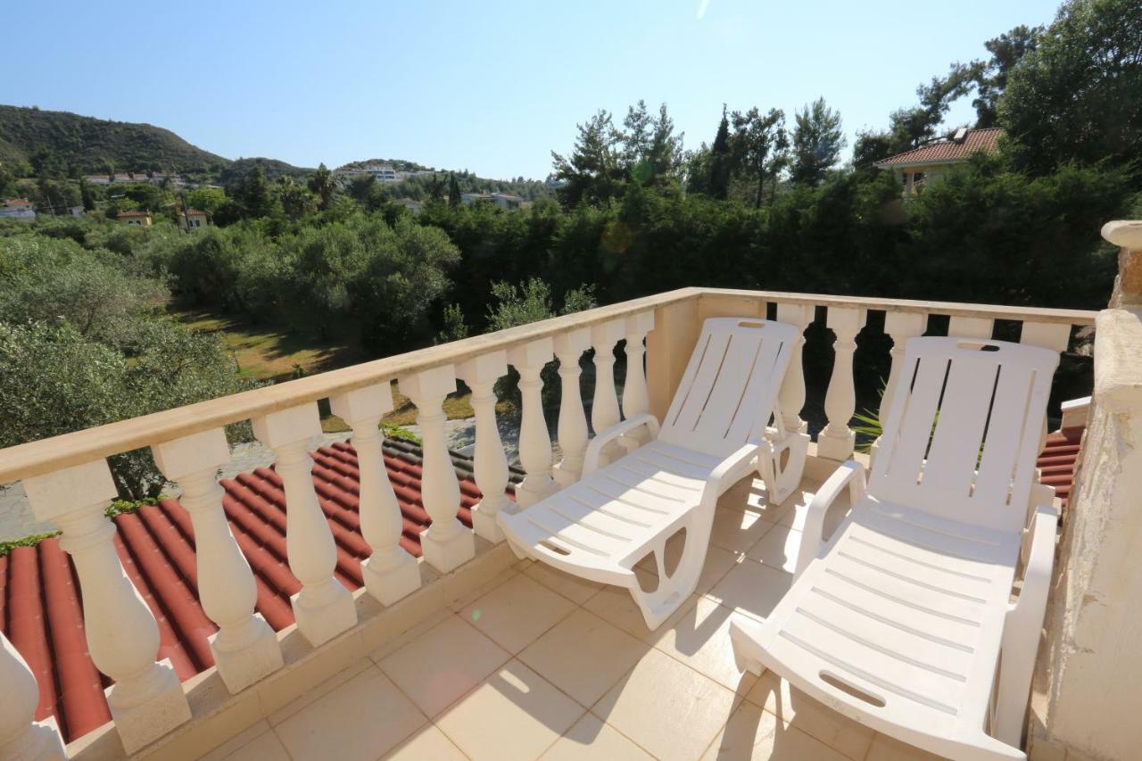 Villa Argo 3 - Beachfront, Big Gardens, Location! 佩科霍里 外观 照片