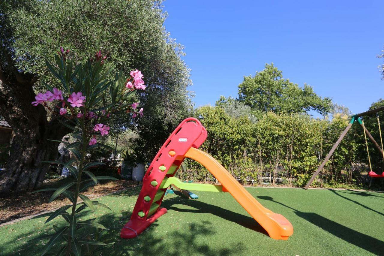 Villa Argo 3 - Beachfront, Big Gardens, Location! 佩科霍里 外观 照片