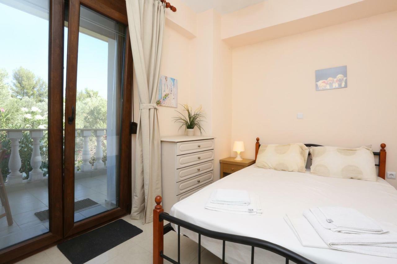 Villa Argo 3 - Beachfront, Big Gardens, Location! 佩科霍里 外观 照片