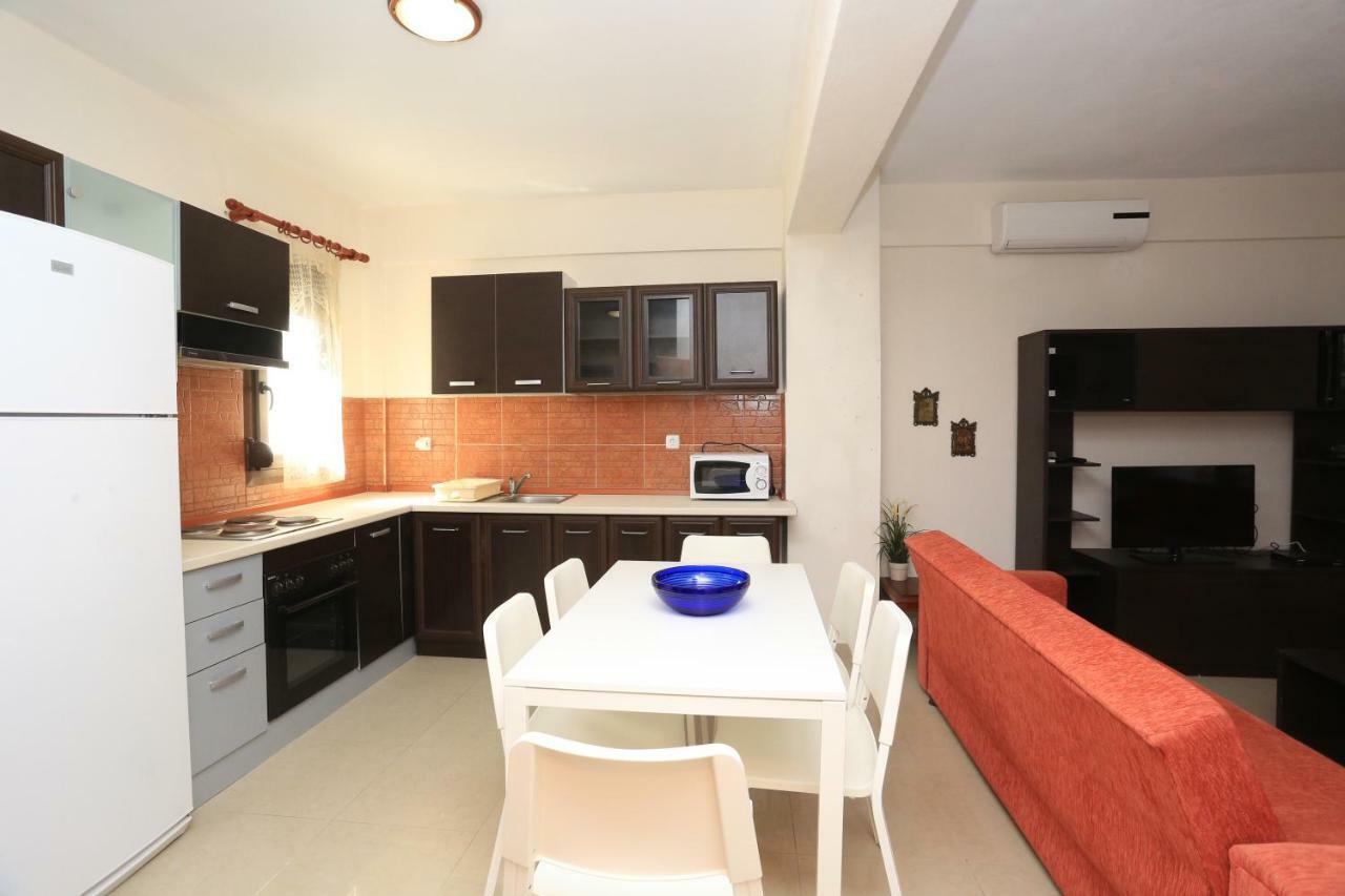 Villa Argo 3 - Beachfront, Big Gardens, Location! 佩科霍里 外观 照片