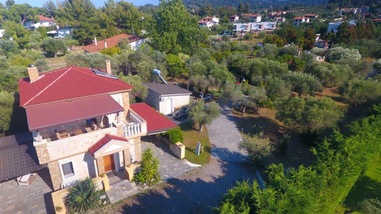 Villa Argo 3 - Beachfront, Big Gardens, Location! 佩科霍里 外观 照片