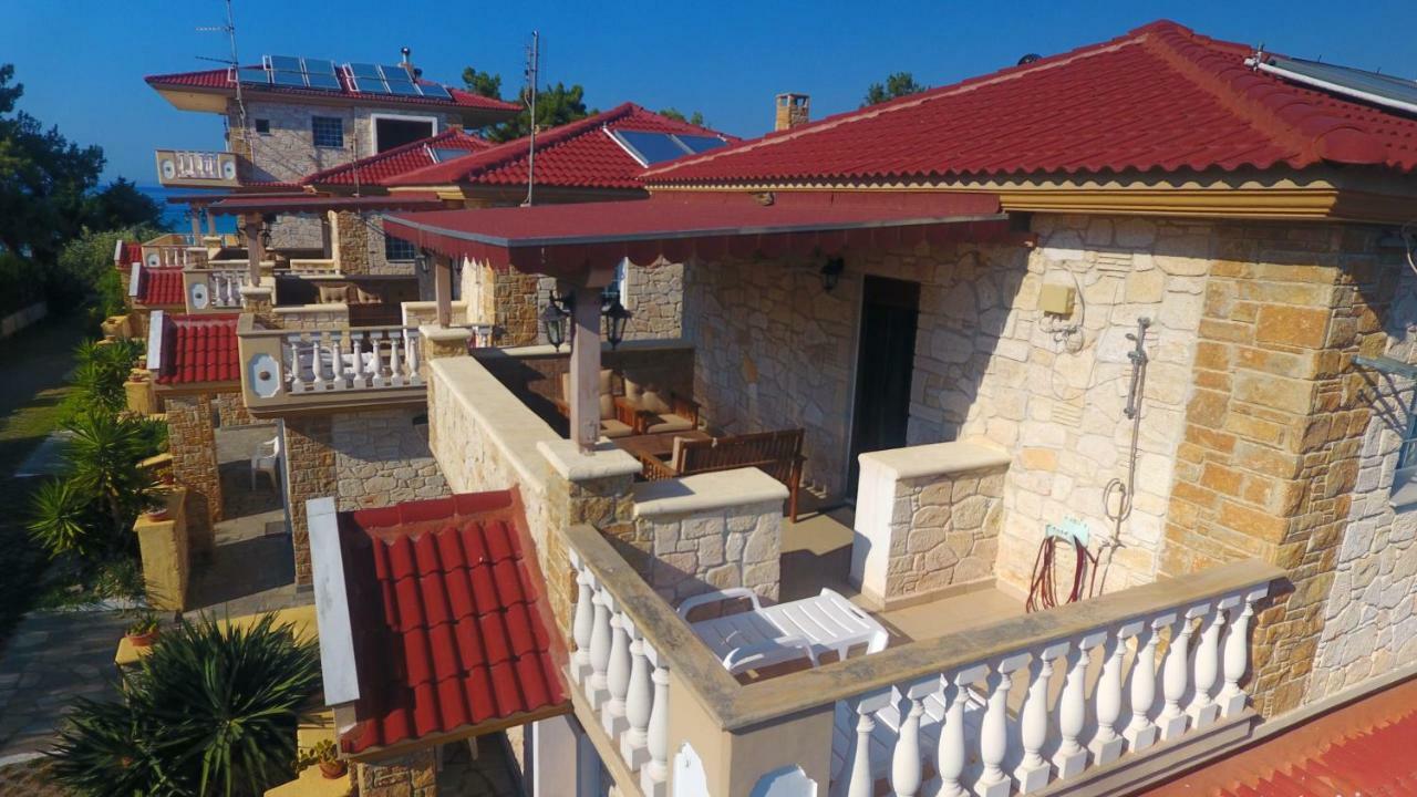 Villa Argo 3 - Beachfront, Big Gardens, Location! 佩科霍里 外观 照片