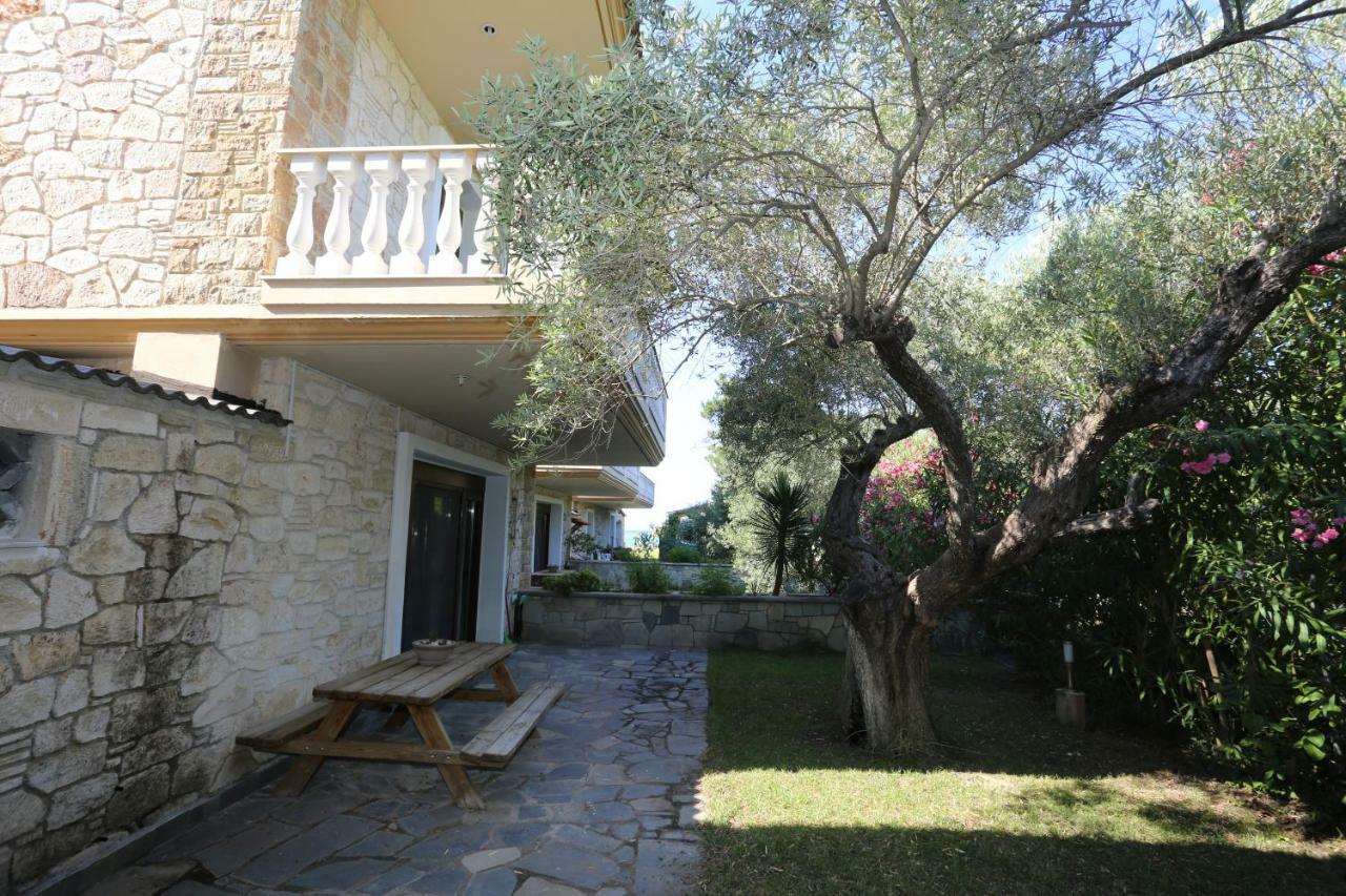 Villa Argo 3 - Beachfront, Big Gardens, Location! 佩科霍里 外观 照片