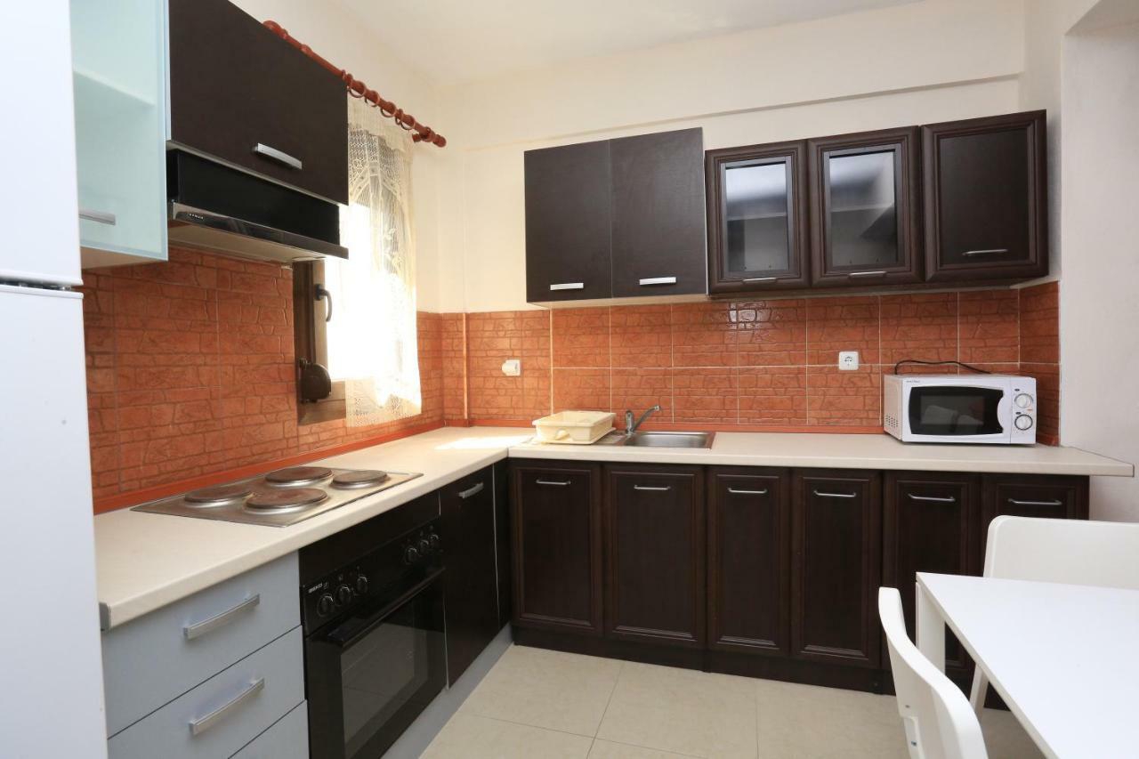 Villa Argo 3 - Beachfront, Big Gardens, Location! 佩科霍里 外观 照片