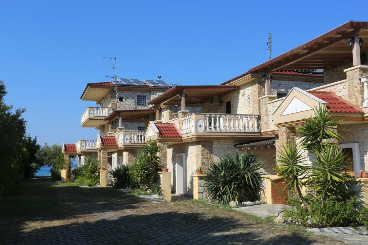 Villa Argo 3 - Beachfront, Big Gardens, Location! 佩科霍里 外观 照片
