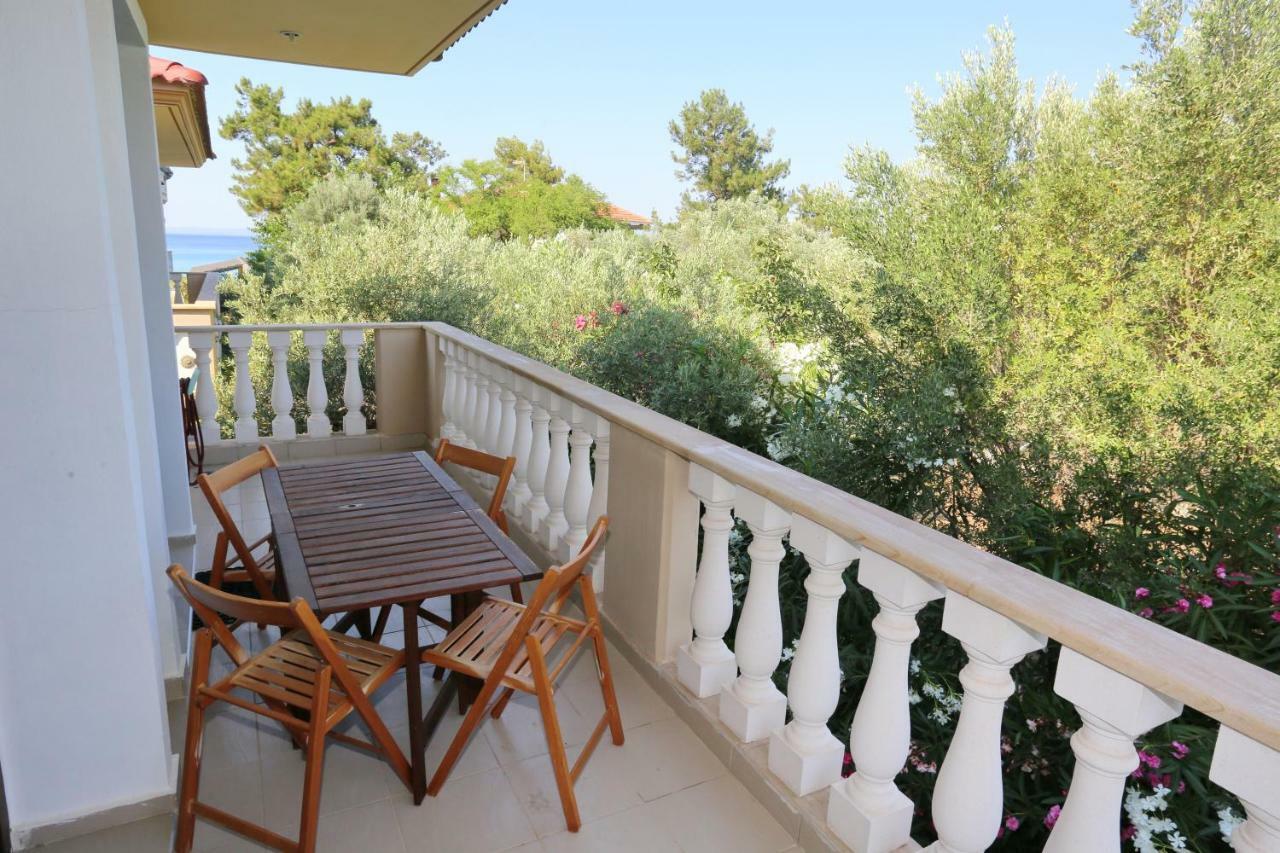 Villa Argo 3 - Beachfront, Big Gardens, Location! 佩科霍里 外观 照片