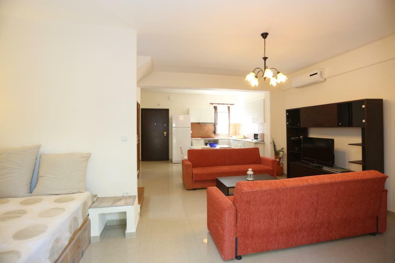 Villa Argo 3 - Beachfront, Big Gardens, Location! 佩科霍里 外观 照片
