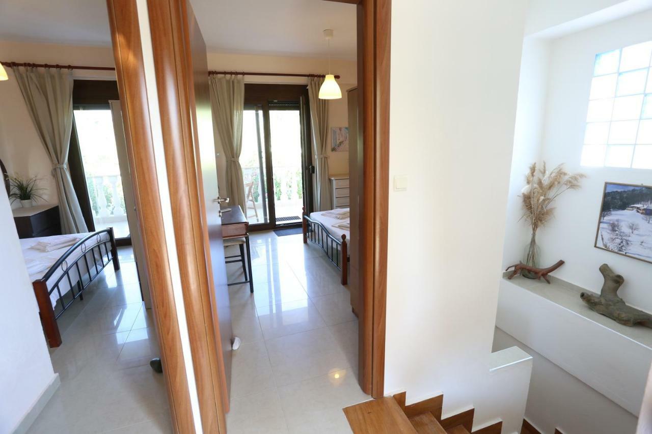 Villa Argo 3 - Beachfront, Big Gardens, Location! 佩科霍里 外观 照片