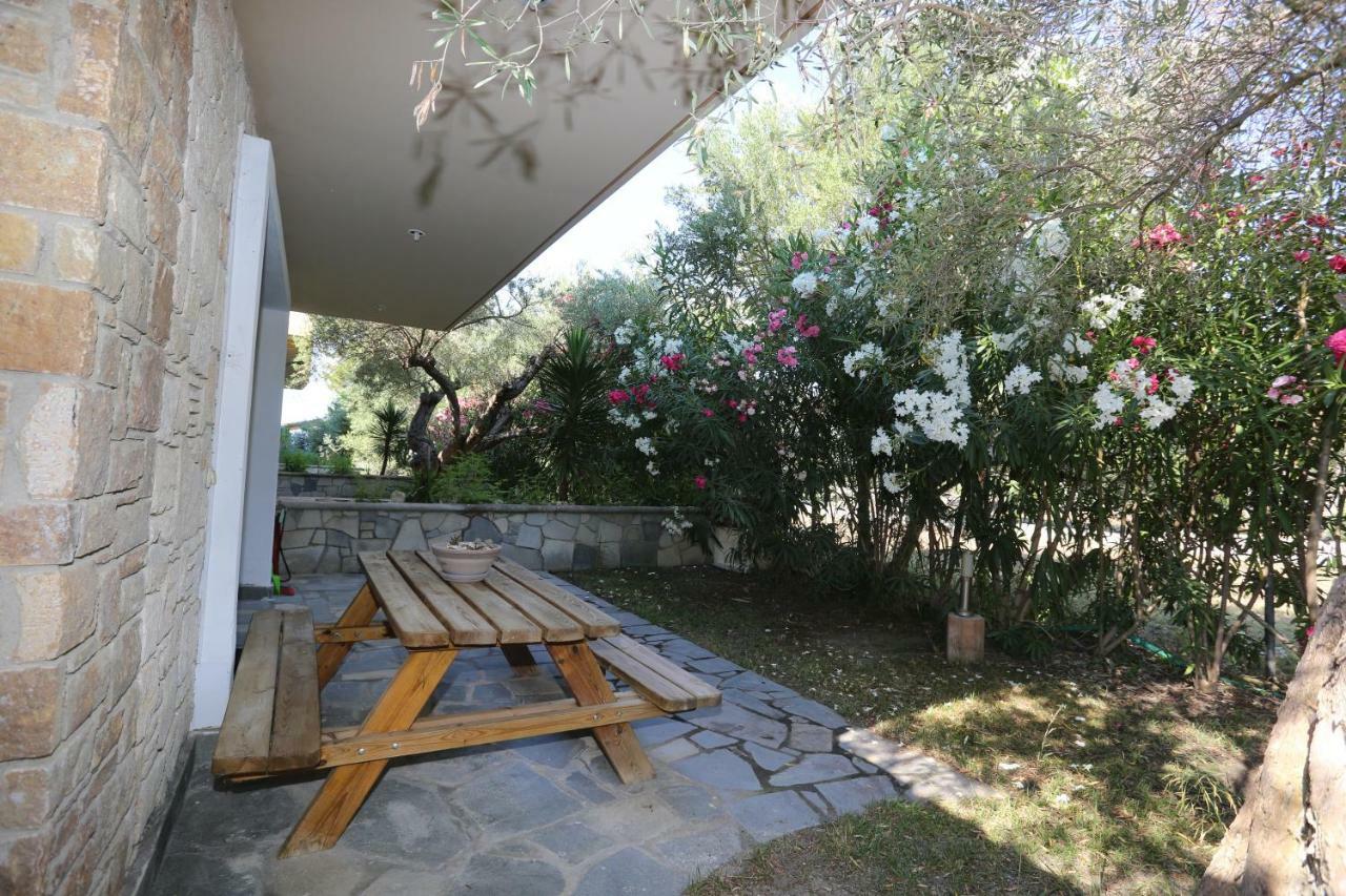 Villa Argo 3 - Beachfront, Big Gardens, Location! 佩科霍里 外观 照片
