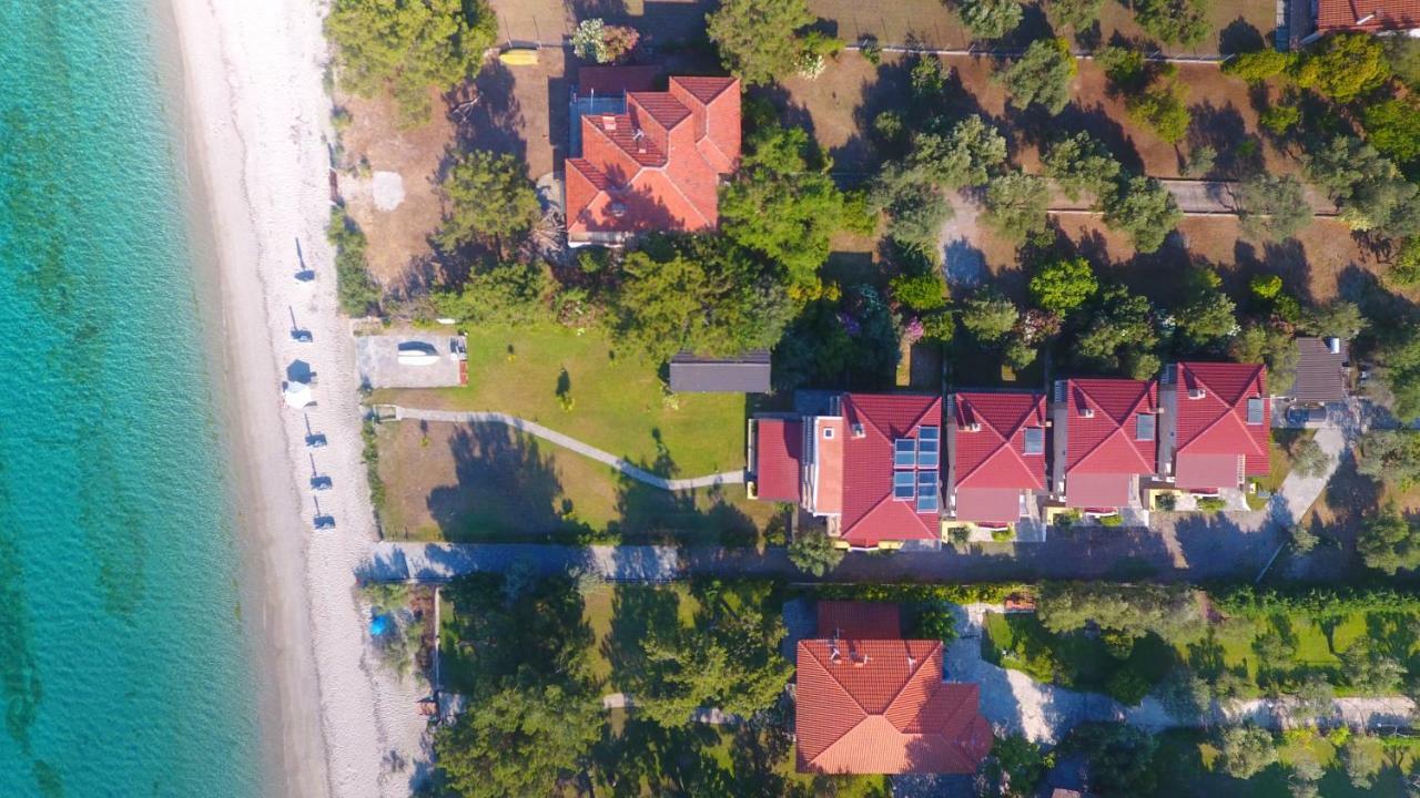 Villa Argo 3 - Beachfront, Big Gardens, Location! 佩科霍里 外观 照片